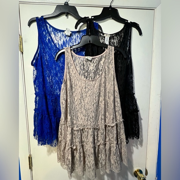 COPY - Black Lily Star Top - Picture 3 of 7